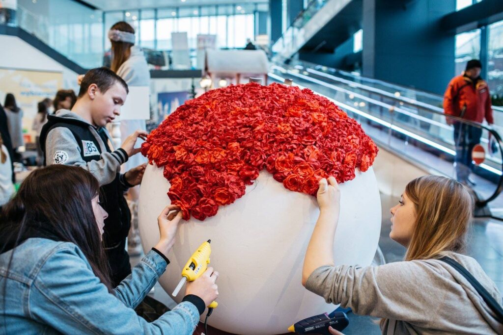 wielkie świąteczne dekoracje ze styropianu bombki XXL